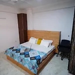 Airport Distance Large Apartment
